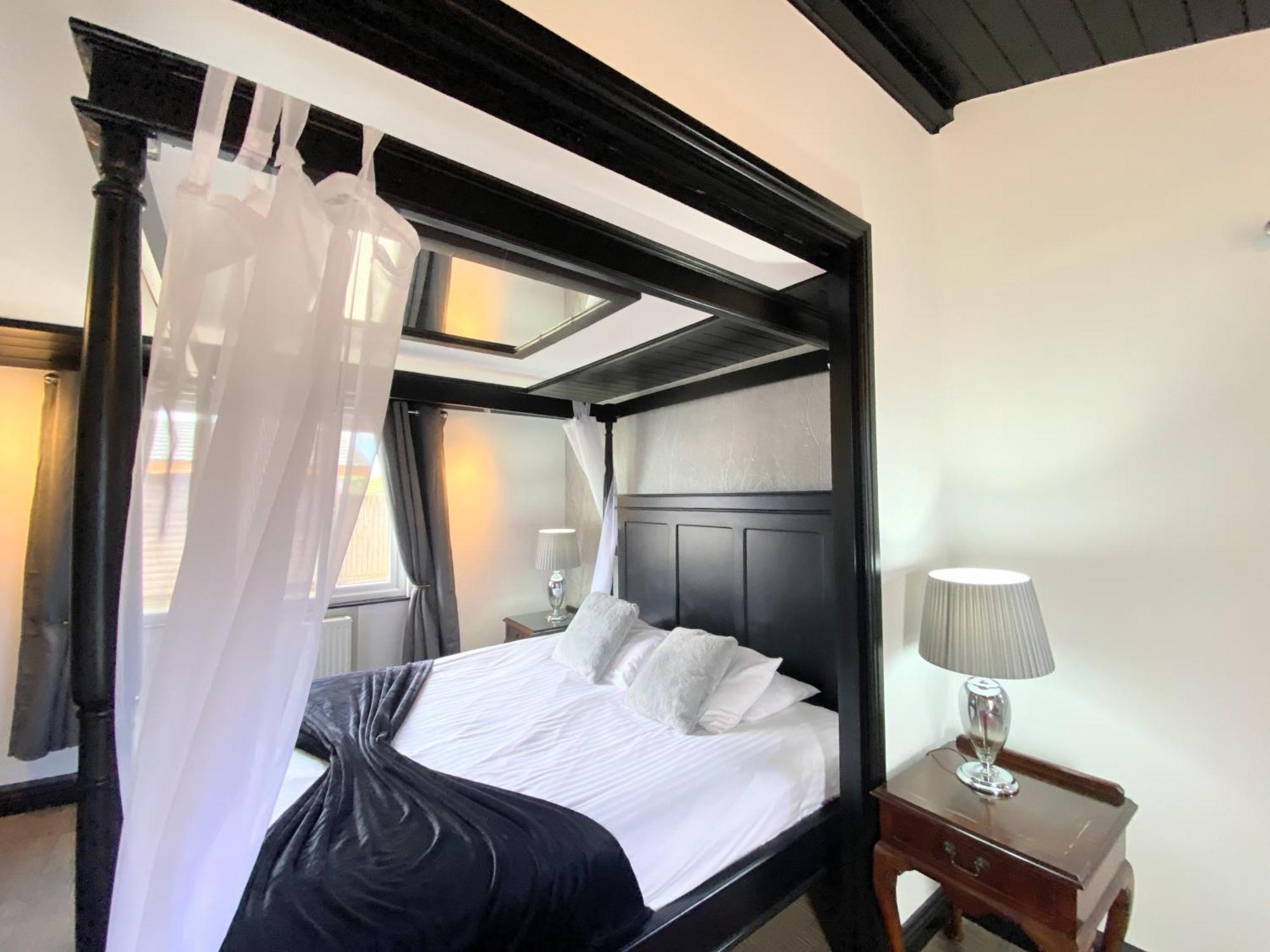 Ochil 9 With Private Hot Tub - Fife - Loch Leven - Lomond Hills - Pet Friendly Villa Kelty Bagian luar foto