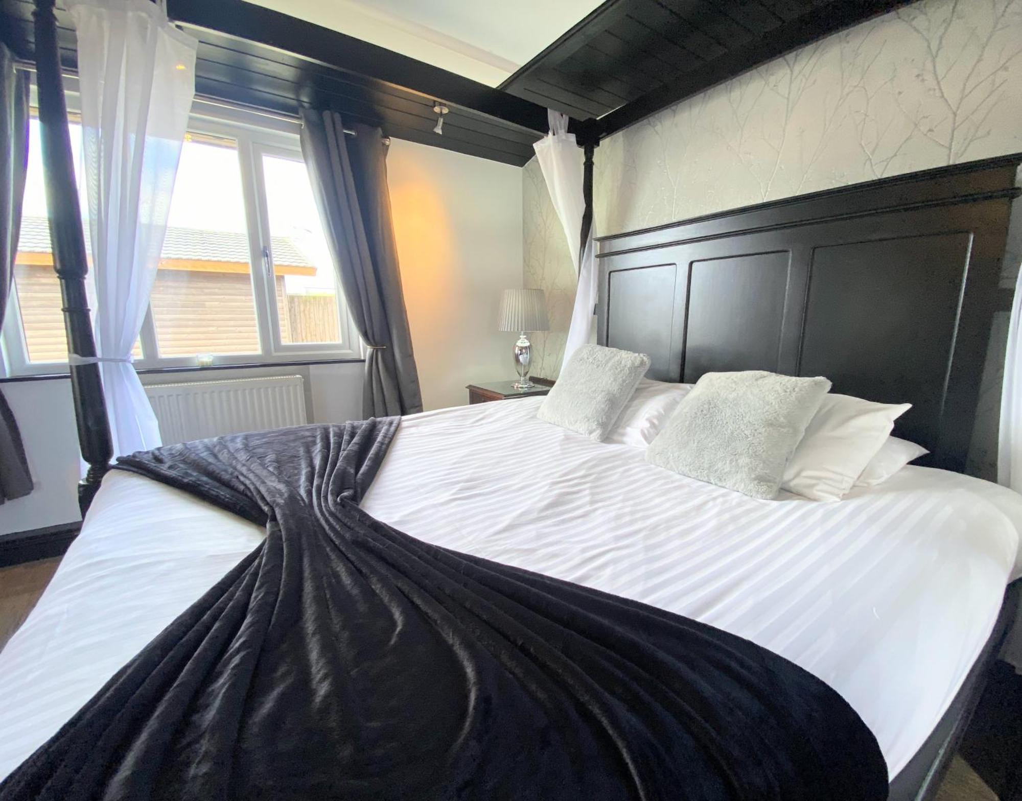 Ochil 9 With Private Hot Tub - Fife - Loch Leven - Lomond Hills - Pet Friendly Villa Kelty Bagian luar foto