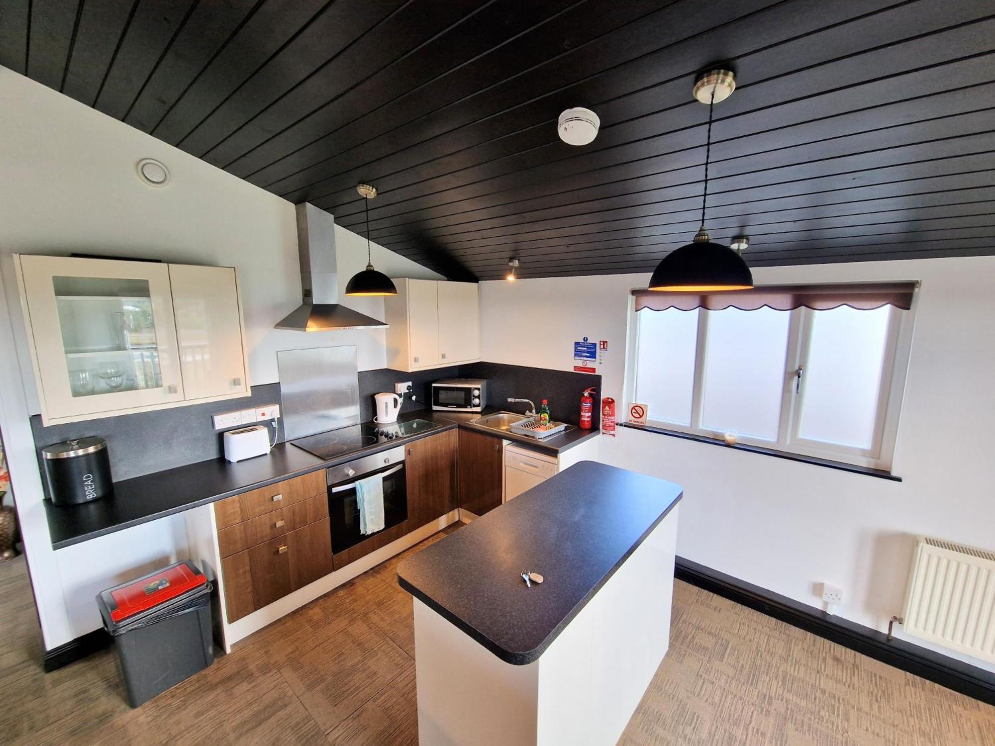 Ochil 9 With Private Hot Tub - Fife - Loch Leven - Lomond Hills - Pet Friendly Villa Kelty Bagian luar foto