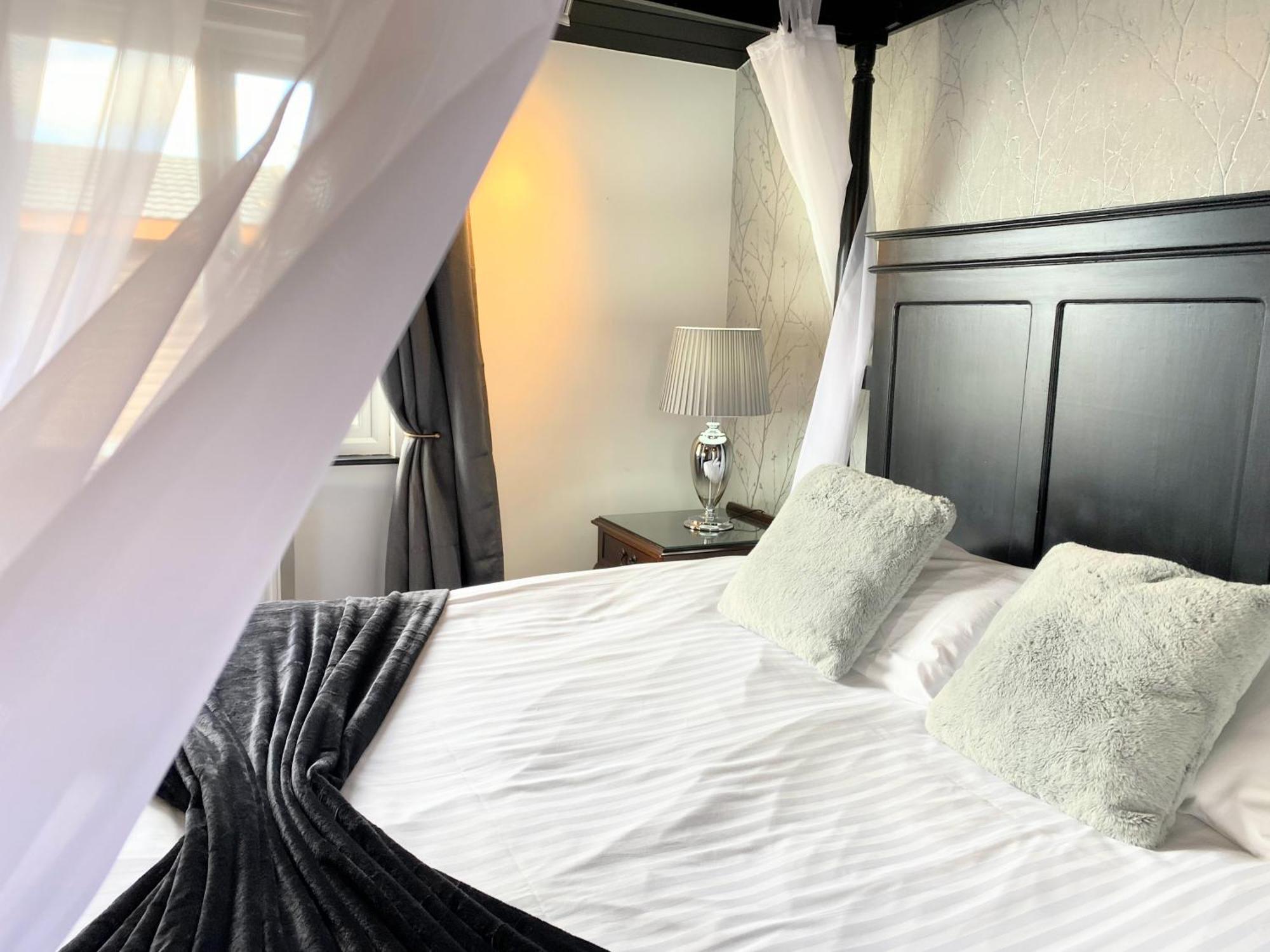 Ochil 9 With Private Hot Tub - Fife - Loch Leven - Lomond Hills - Pet Friendly Villa Kelty Bagian luar foto
