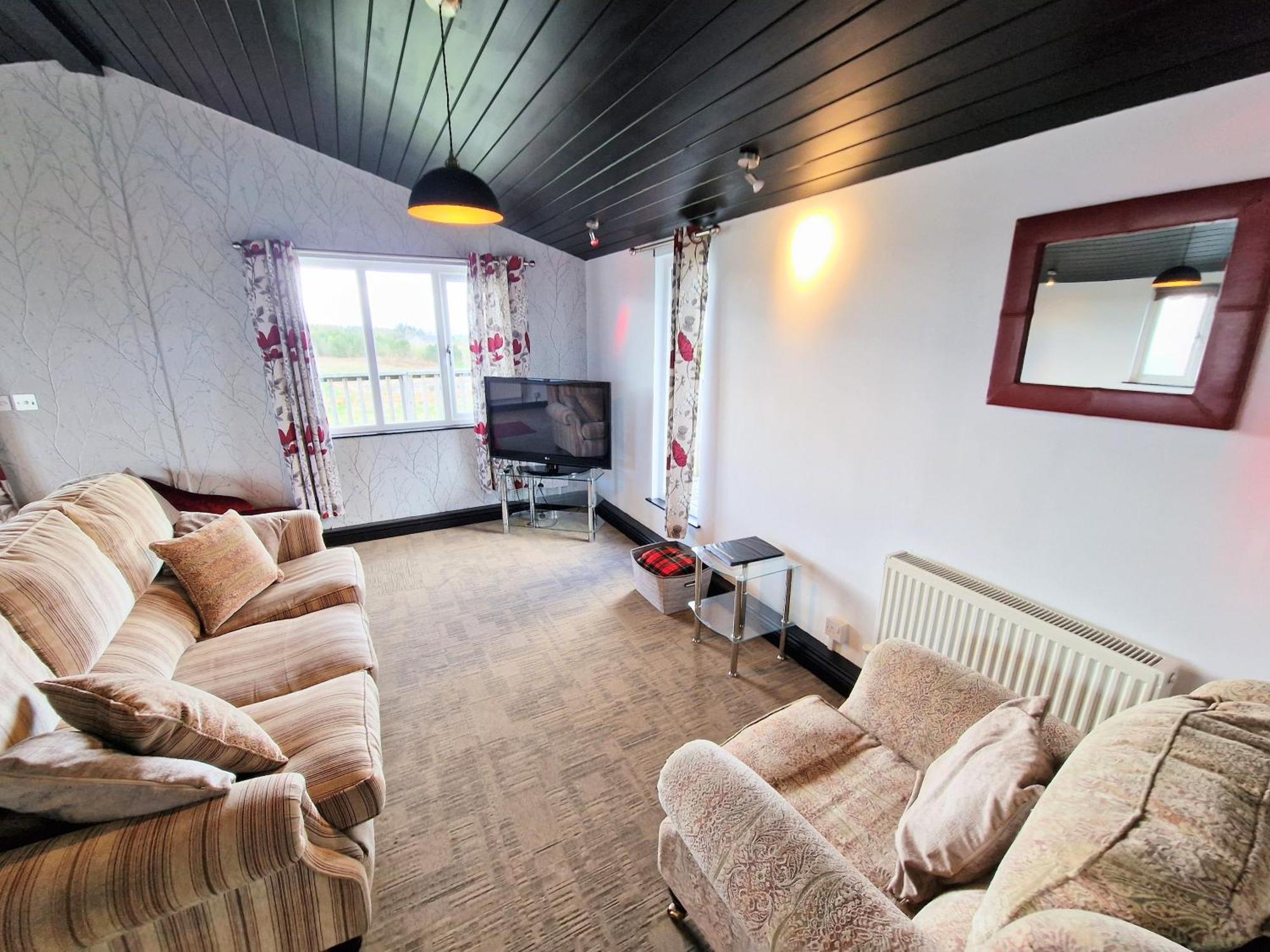 Ochil 9 With Private Hot Tub - Fife - Loch Leven - Lomond Hills - Pet Friendly Villa Kelty Bagian luar foto